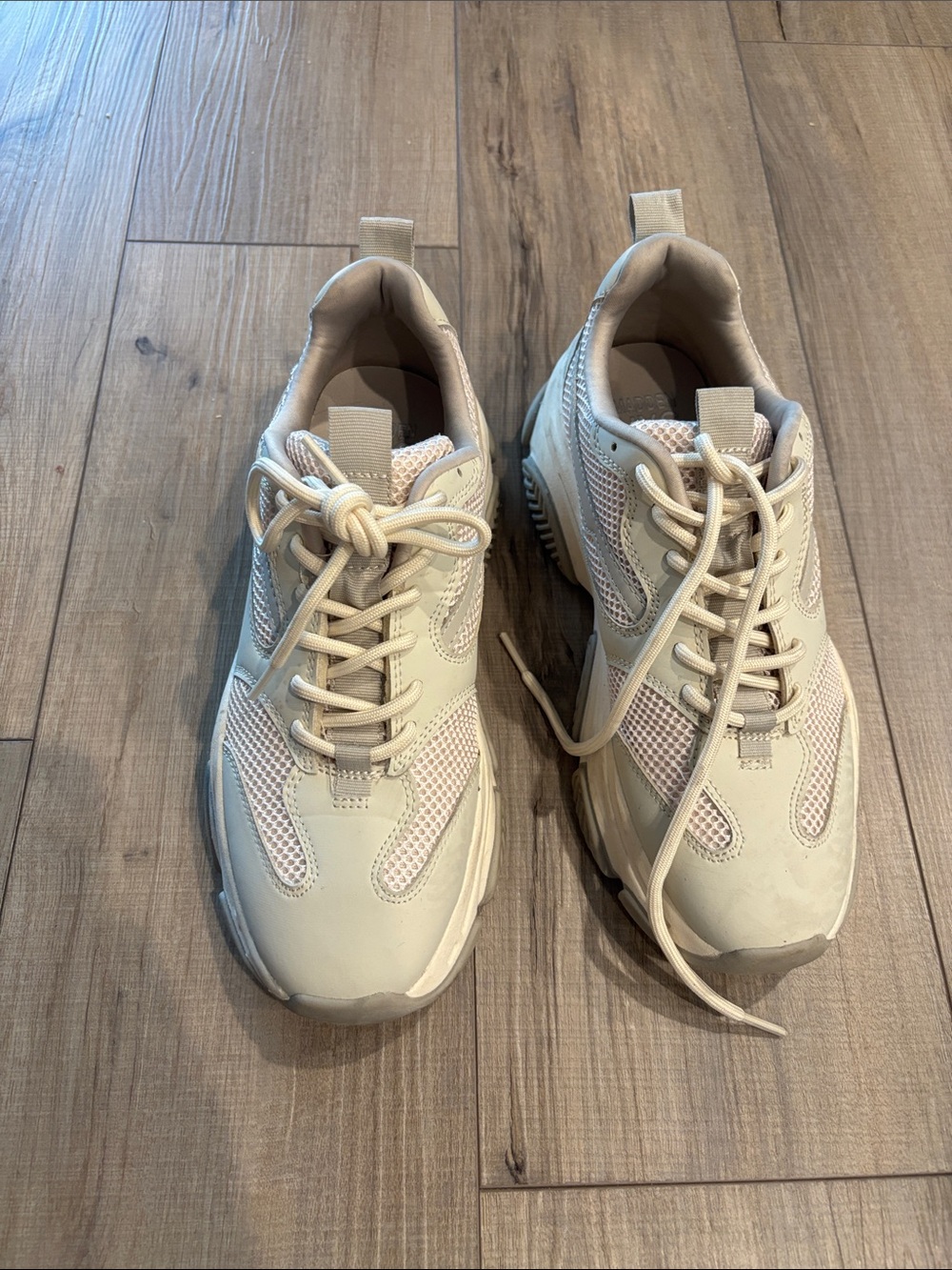 Madden NYC women Neutral Beige Athletic Sneakers - Casual Comfort Size 9.5
